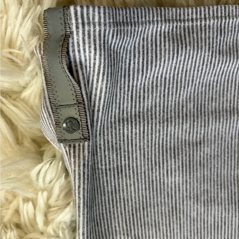 Lululemon Athletica Lululemon Customizable Snap Scarf - Picture 3 of 7